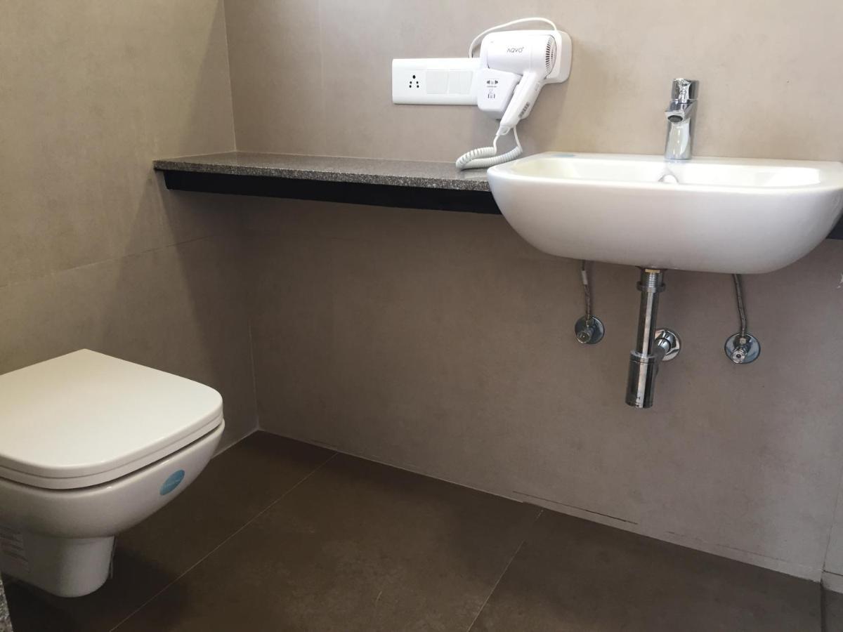 Couch & Cheese Homestel The Most Luxurious Hostel For Working Professionals & Students Pune Luaran gambar