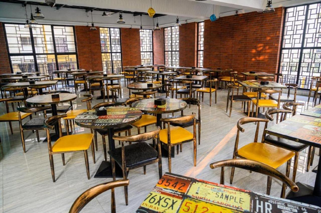 Couch & Cheese Homestel The Most Luxurious Hostel For Working Professionals & Students Pune Luaran gambar
